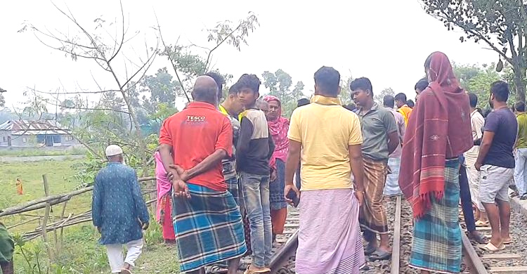টুঙ্গিপাড়া ট্রেনের নিচে ঝাঁ*প দিয়ে যুবকের আ ত্ম হ ত্যা