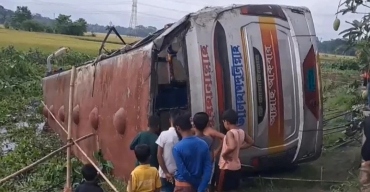 গোপালগঞ্জ-পিরোজপুর মহাসড়কে বাস দু র্ঘ ট না, আ হ ত বহু যাত্রী