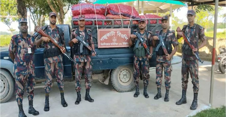 তিনলক্ষ টাকার ভা র তী য় ফিয়াজসহ পিকআপ গাড়ী আ ট ক
