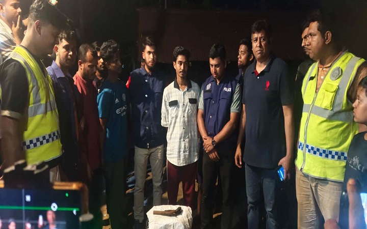 জাফলংয়ে কূপ থেকে দেশীয় পি*স্তল উদ্ধার, আ*টক ৩