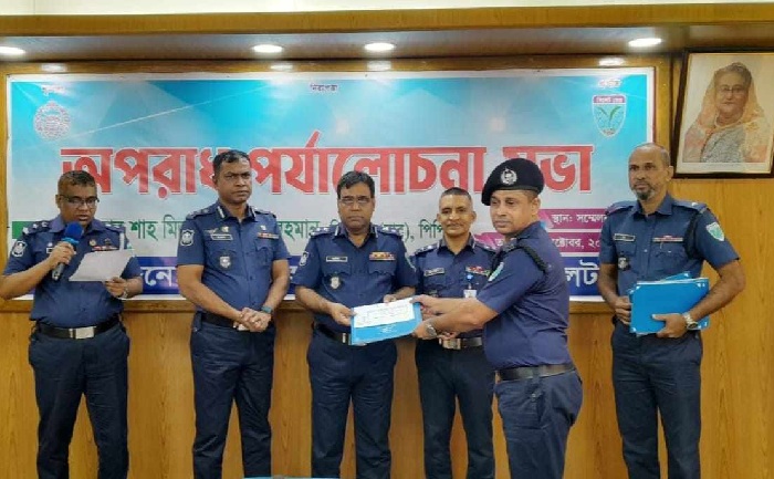 সিলেট রেঞ্জের শ্রেষ্ঠ ওসি দোয়ারাবাজার থানার বদরুল হাসান