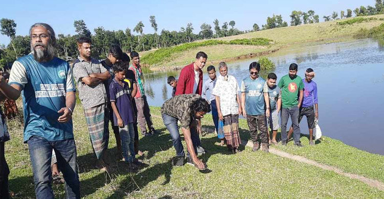 মৌলভীবাজারে কচ্ছপ ও শঙ্খিনী সাপ অবমুক্ত 