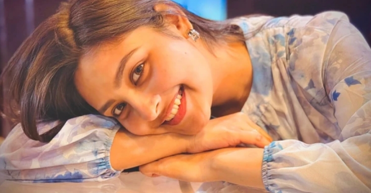 ফেসবুকে ‘এনগেজড’ স্ট্যাটাস, জল্পনার জবাব দিলেন নাজনীন নীহা