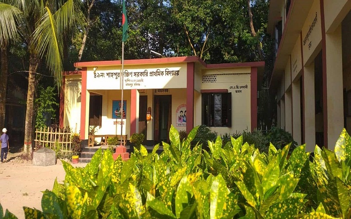 বিজয় দিবসে শহীদ মিনারে  ফুল না দেওয়ার অভিযোগ শাহপুর দক্ষিণ সরকারি প্রাথমিক বিদ্যালয়ের বিরুদ্ধে