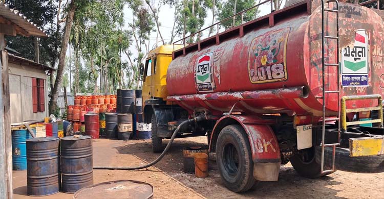 তেল-গ্যাস লুকিয়ে সংকট তৈরির চেষ্টা, শ্রীমঙ্গলে ধরা দুই ব্যবসা প্রতিষ্ঠান