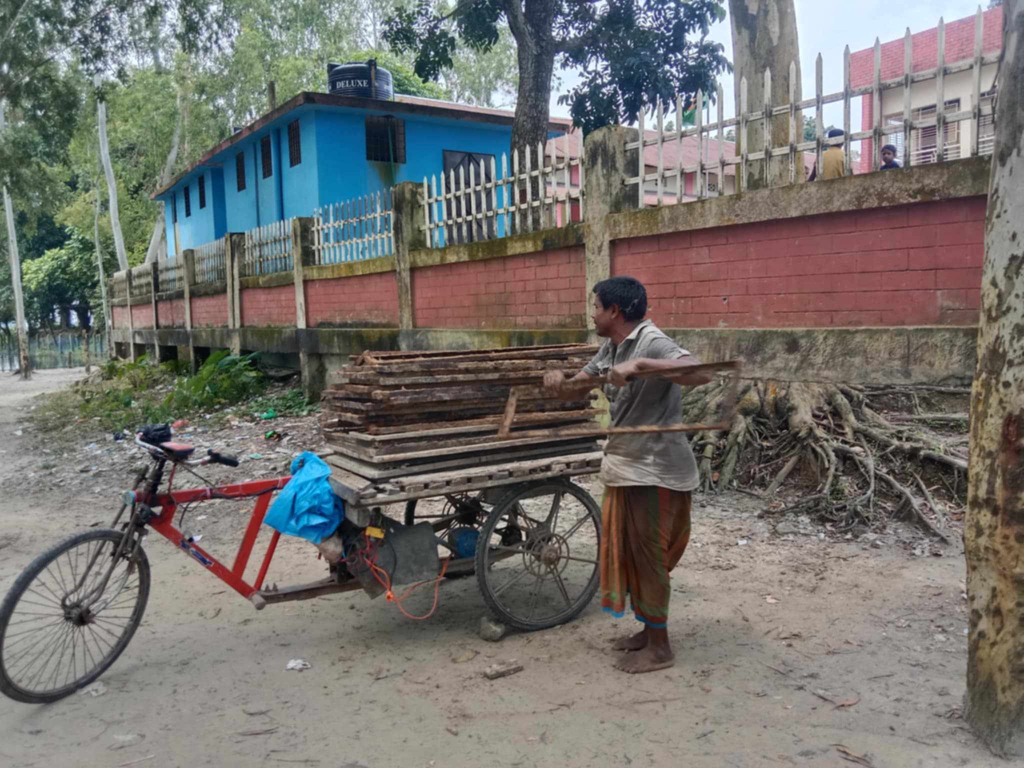 স্কুলের বিভিন্ন সামগ্রী বিক্রির অ ভি যো গ, তদন্ত কমিটি গঠন