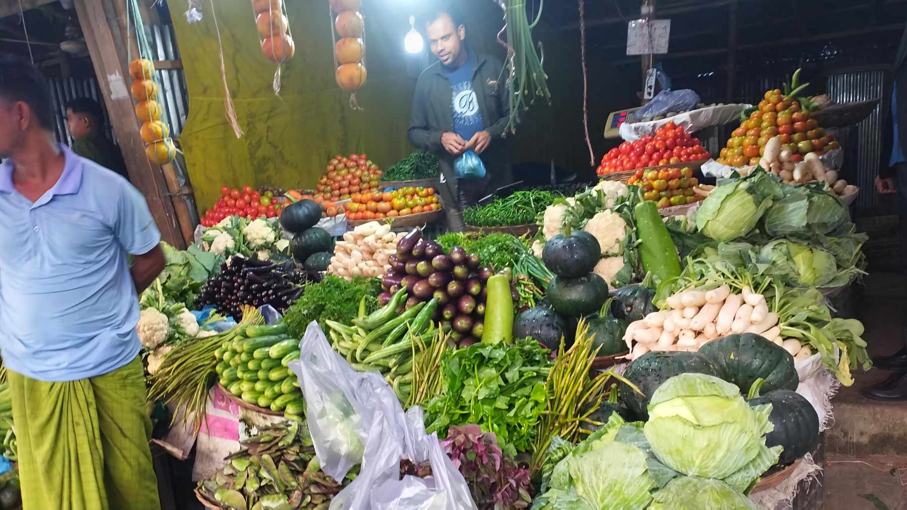 জগন্নাথপুরে ভরা মৌসুমে সবজির দাম চড়া
