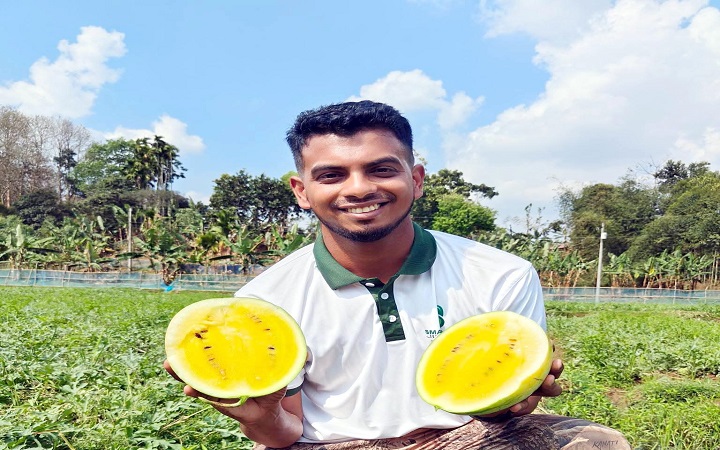হলুদ তরমুজ চাষে  খোর্শেদের সাফল্য