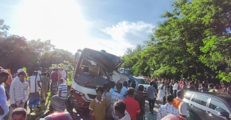 শিবচরে দাঁড়িয়ে থাকা বা*সে আরেক বাসের ধাক্কা, নি হ ত ৩