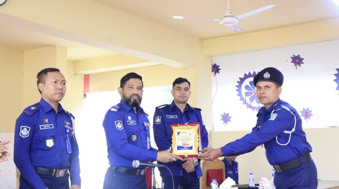 মৌলভীবাজার জেলা পুলিশের মাস্টার প্যারেড ও মাসিক কল্যাণ সভা