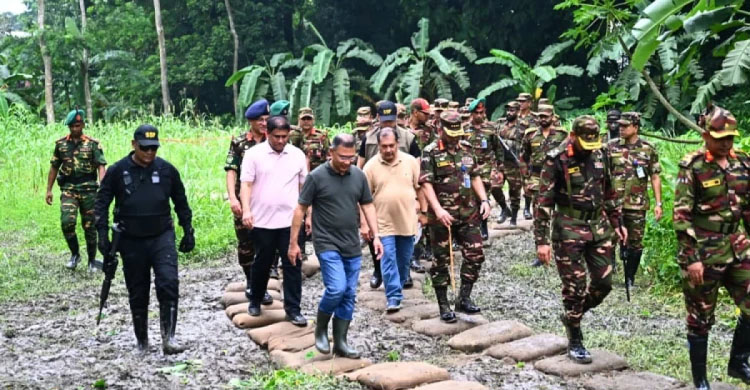 বিস্তীর্ণ জঙ্গলে সেনাবাহিনীর গ্রীষ্মকালীন মহড়া পরিদর্শন করলেন প্রধানমন্ত্রী
