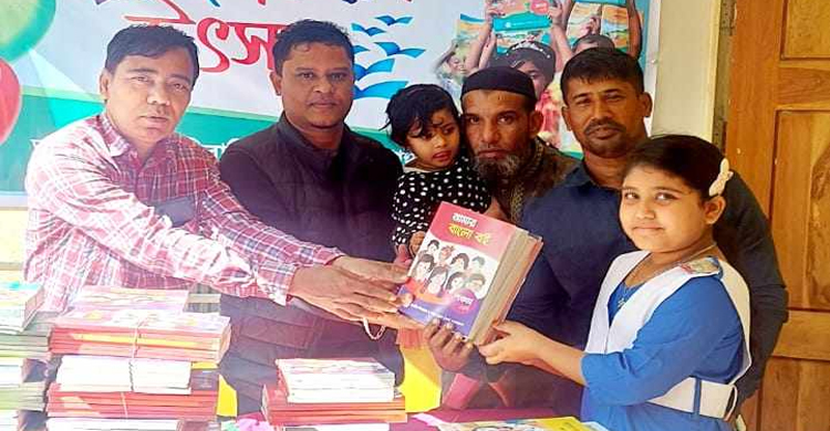 জগন্নাথপুরে স্কুলে স্কুলে বই উৎসব