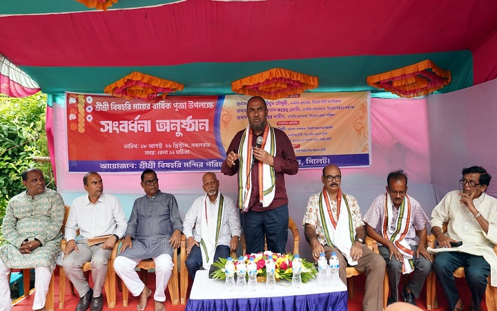 চালিবন্দর বিষহরি মন্দিরে কাইয়ুম চৌধুরী ও আবুল কাহের শামীমকে সংবর্ধনা