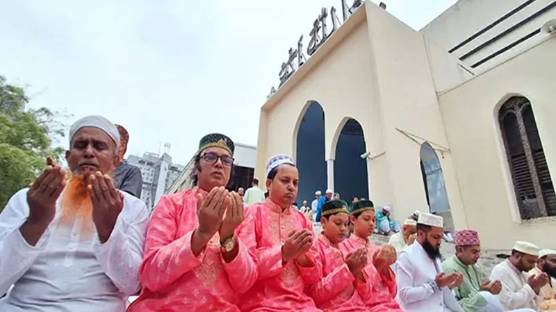 ঈদের জামাতের দোয়ায় মুসলিম বিশ্বকে এক হওয়ার আহ্বান