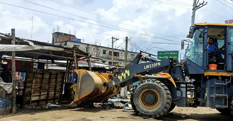 সিলেট-ঢাকা মহাসড়কে অ বৈ ধ স্থাপনা উ চ্ছে দ করলো প্রশাসন