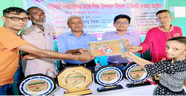 বড়লেখায় প্রতিবন্ধী শিক্ষার্থীদের শিক্ষা উপকরণ বিতরণ