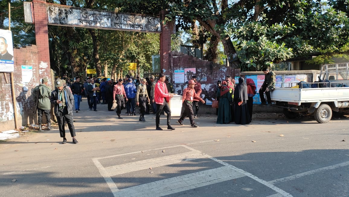 কমলগঞ্জে ৭৩টি ভোটকেন্দ্রে পৌঁছে যাচ্ছে নির্বাচনী উপকরণ