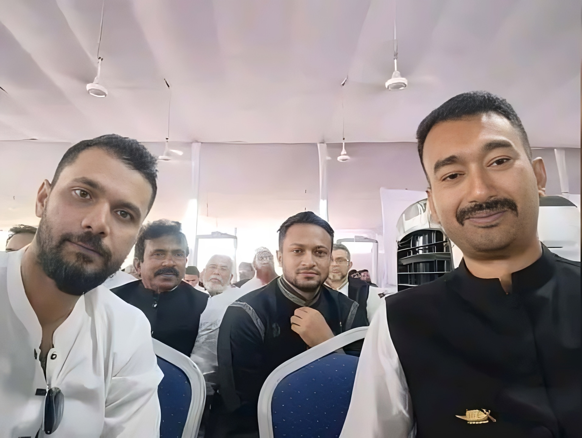 &lsquo;শুভকামনা নেতা&rsquo;, সাকিবকে মাশরাফি
