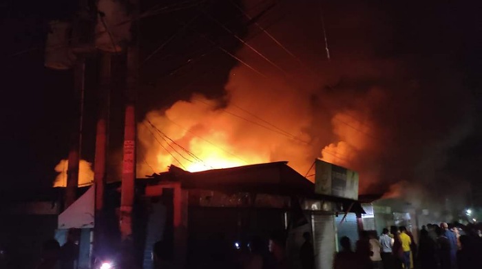 মাধবপুরে অগ্নিকান্ডে ৫টি দোকান পুড়ে ছাই,১৫ লাখ টাকার ক্ষয়ক্ষতি