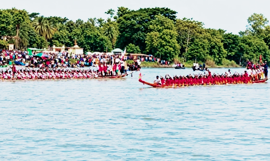 প্রতিবাদের মধ্যেও গোলাপগঞ্জে কুশিয়ারায় নৌকা বাইচ