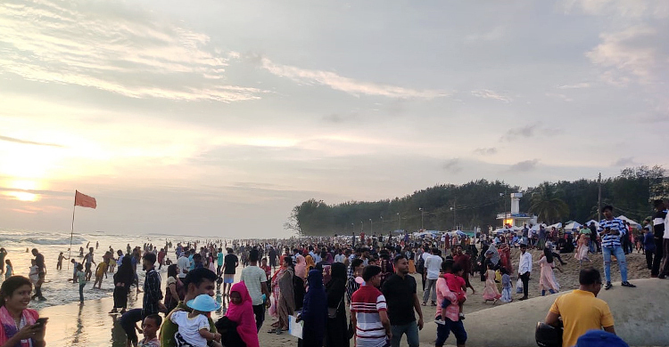 কক্সবাজারে ভিড় বাড়ছে পর্যটকদের