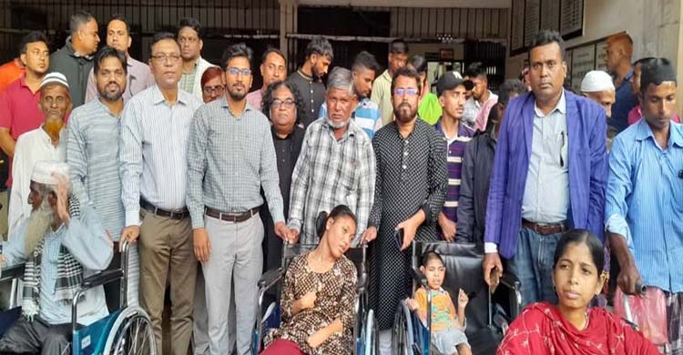 কুলাউড়ায় ২৭ প্র তি ব ন্ধী পেল হুইল চেয়ার 