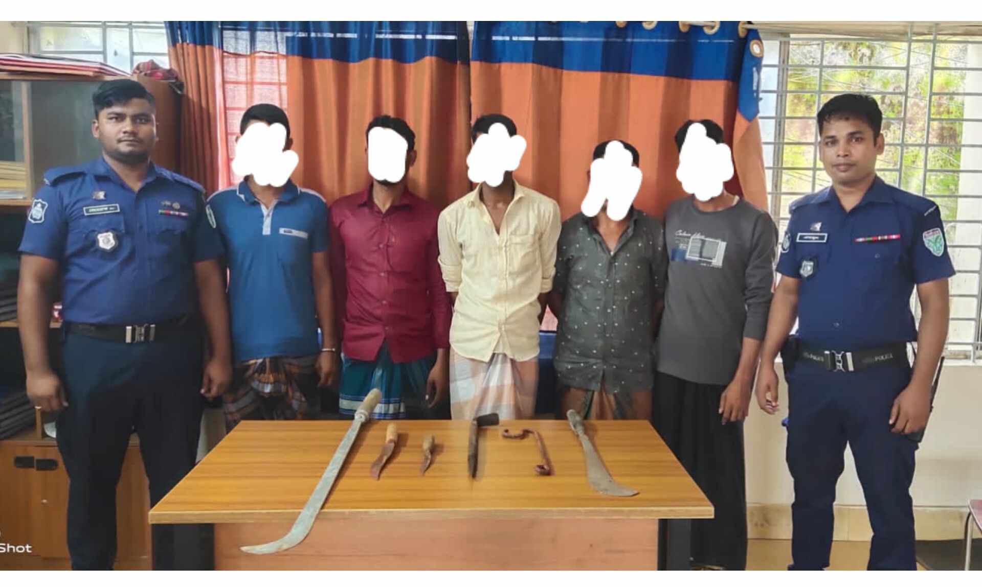 মাধবপুরে ডাকাত দলের ৫ সদস্য গ্রেপ্তার 