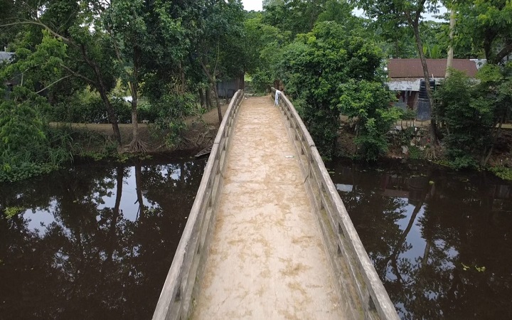 জগন্নাথপুরে সরু সেতুতে  চরম জনদুর্ভোগ