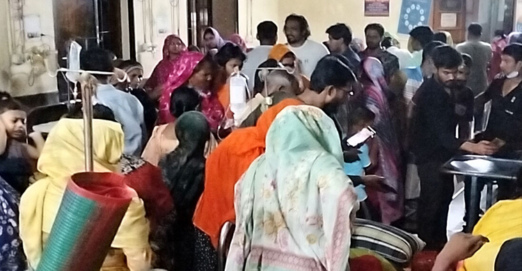 স্ত্রী ও দুই সন্তানকে হ*ত্যাচেষ্টার পর নিজের গ*লা কাটলেন যুবক