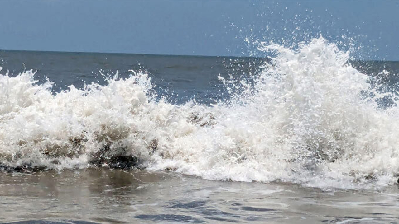 নিম্নচাপে উ*ত্তাল সাগর, ৩ নম্বর সংকেত