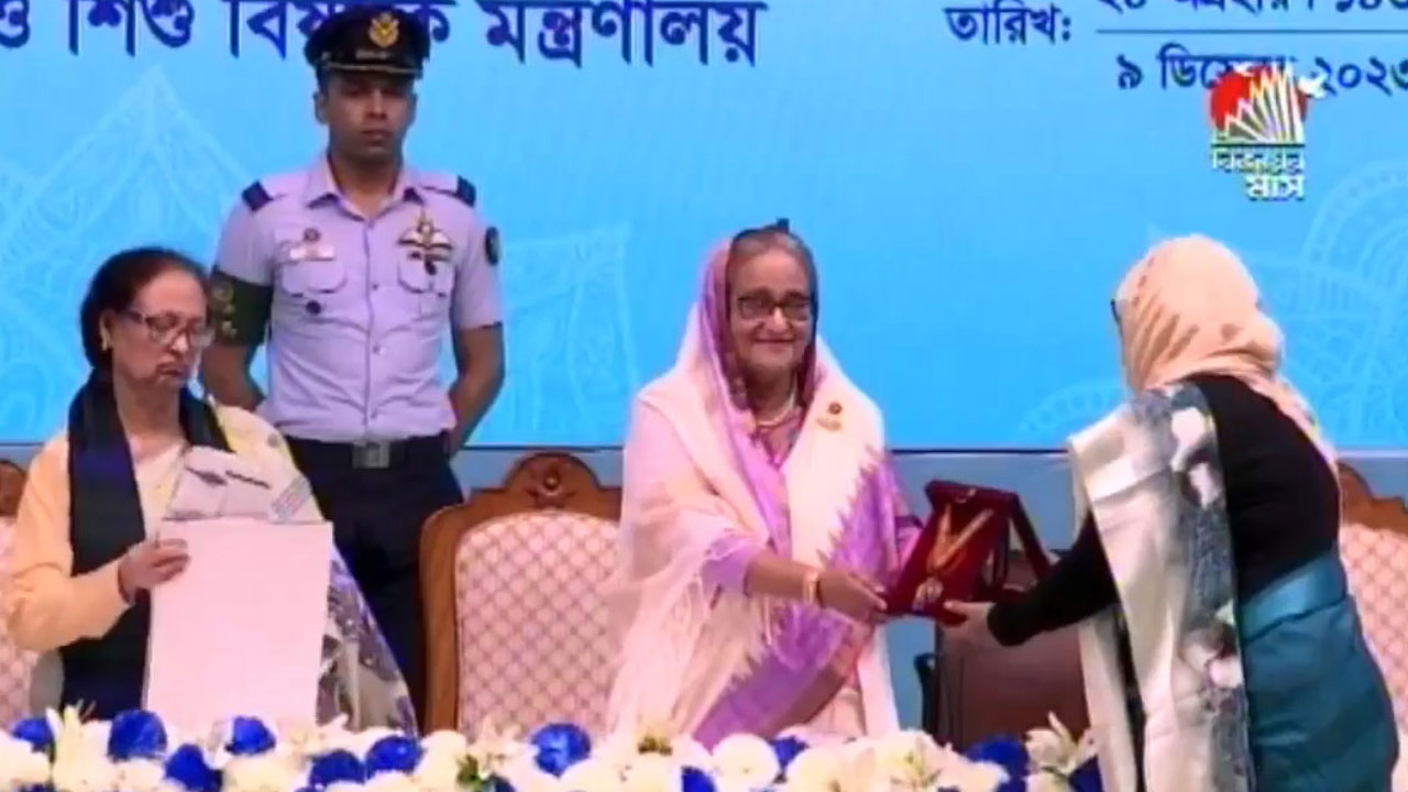 ৫ নারীর হাতে &lsquo;রোকেয়া পদক&rsquo; তুলে দিলেন প্রধানমন্ত্রী