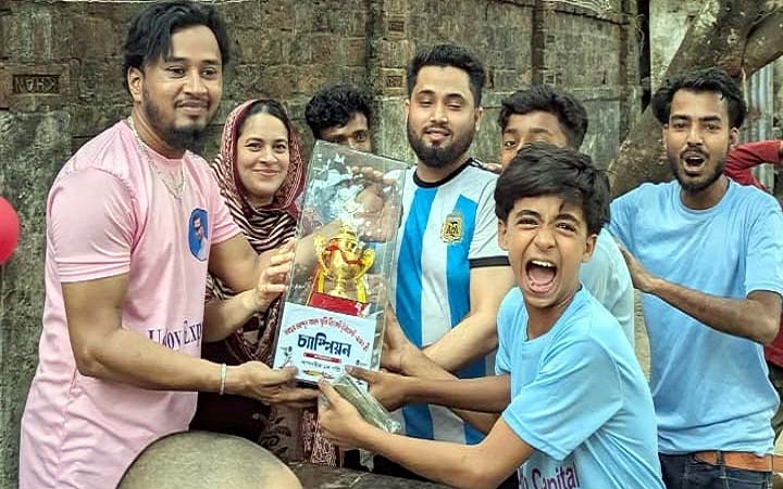 মরহুম আব্দুস সামাদ স্মৃতি ক্রিকেট টুর্নামেন্টের ফাইনাল অনুষ্ঠিত