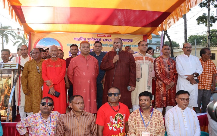 প্রতিমা বিসর্জনে দুর্গাপূজার আনুষ্ঠানিক সমাপ্তি