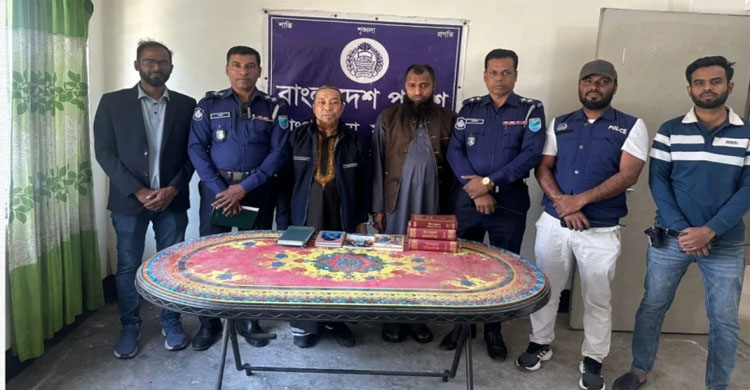 মসজিদের ইমাম প্রচার করছিলেন খ্রিস্টান ধর্ম!