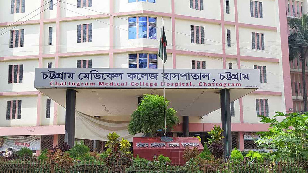 চট্টগ্রাম মেডিকেল কলেজ হাসপাতালে নারী &lsquo;দালাল&rsquo; আটক
