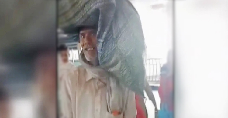 অপরিচ্ছন্ন পোশাক, কৃষককে মেট্রোতে উঠতে বাধা