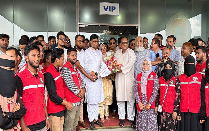 বদরুজ্জামান সেলিমকে  উষ্ণ সংবর্ধনা