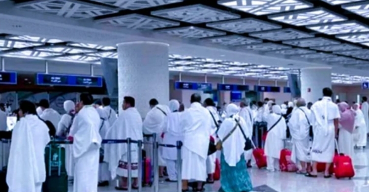 হজযাত্রা শুরু: পাঁচ দিনে ২৭,৩২৫ বাংলাদেশি পৌঁছালেন জেদ্দায়