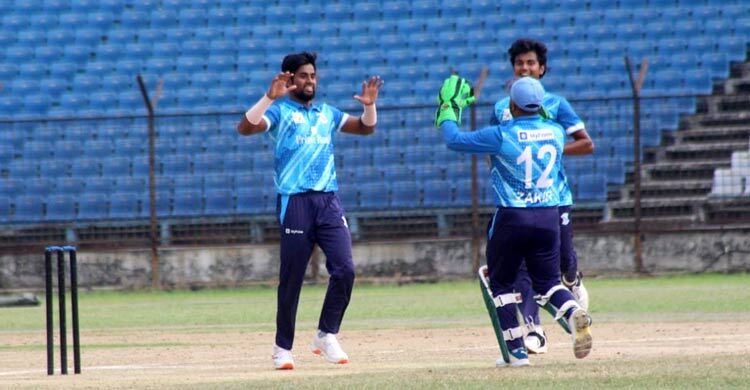 এক ম্যাচেই ৮ উইকেট! বিধ্বংসী বোলিংয়ে ইতিহাস গড়লেন রাজা