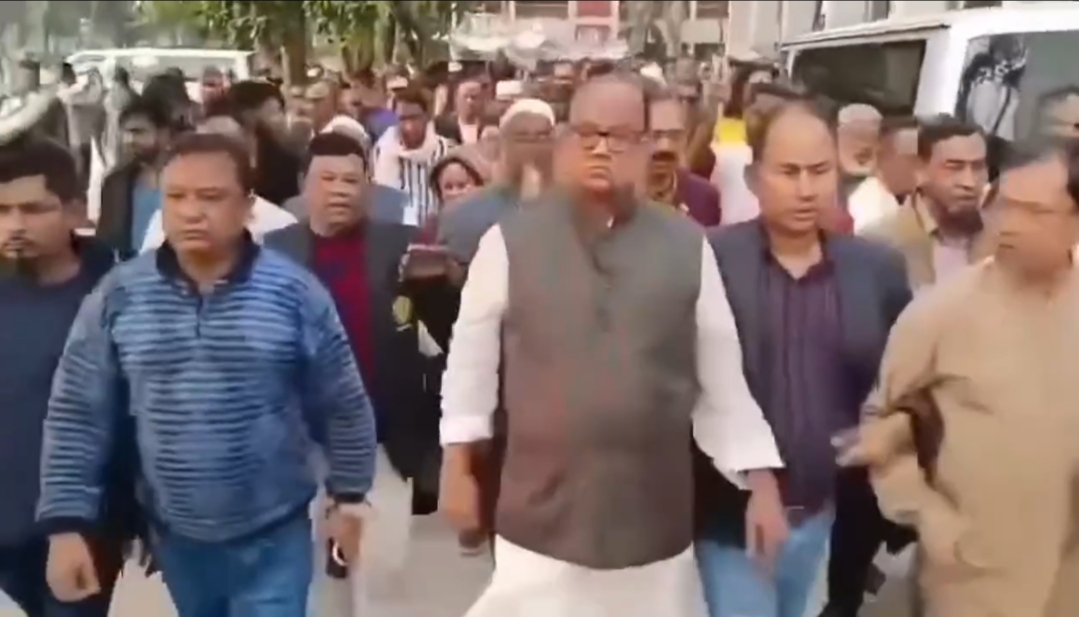 নামাজের সময় মিছিল থামাতে বলায় নৌকার প্রার্থীর গালিগালাজ-হুমকি