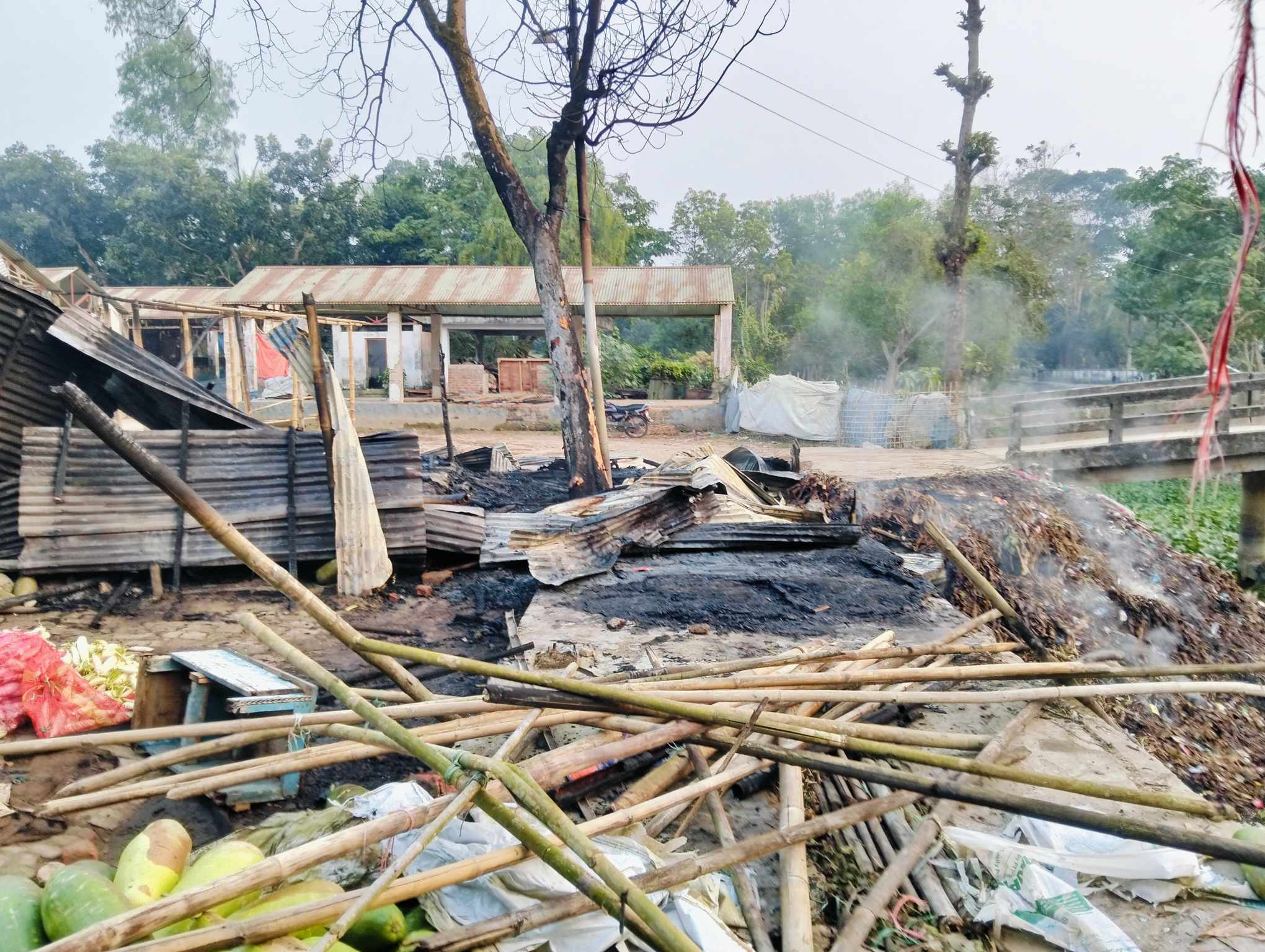 নবীগঞ্জ সবজি দোকানে আ গু ন লক্ষাধিক টাকার ক্ষ য় ক্ষ তি