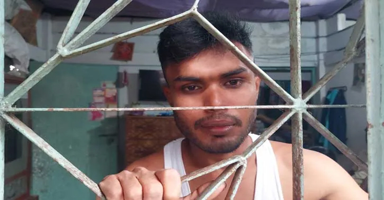 সুনামগঞ্জে ভাড়াটিয়াকে ঘরে রেখে দরজায় তালা দিলেন মালিক