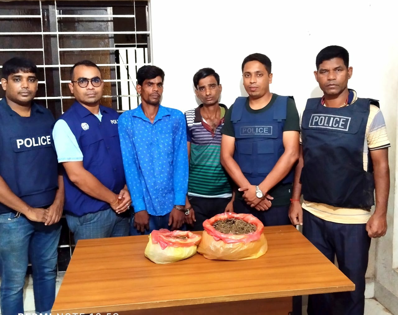 কুলাউড়ায় ২ কেজি গাঁজাসহ আটক ২ 