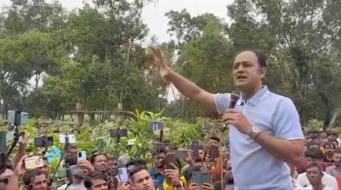 গাছ লাগান পরিবেশ বাচাঁন,চারা বিতরণ অনুষ্ঠানে ব্যারিস্টার সুমন এমপি 