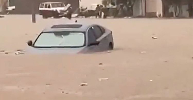 সৌদিতে ভারী বৃষ্টিপাতে ডুবে গেছে রাস্তাঘাট