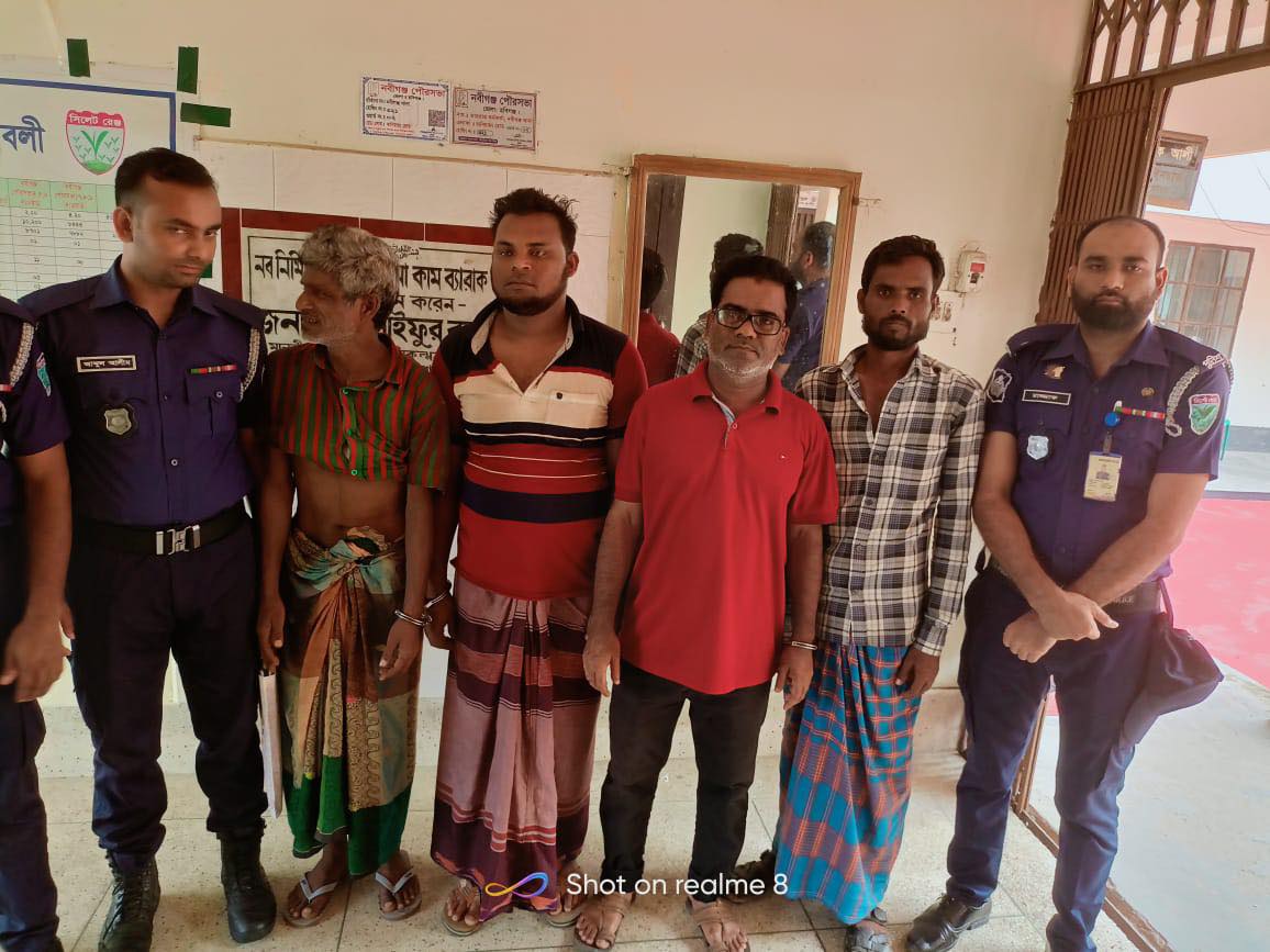 স্ত্রীর যৌতুক মামলায় ঘোলডুবা এমসি উচ্চ বিদ্যালয়ের অফিস সহকারী গ্রেফতার 