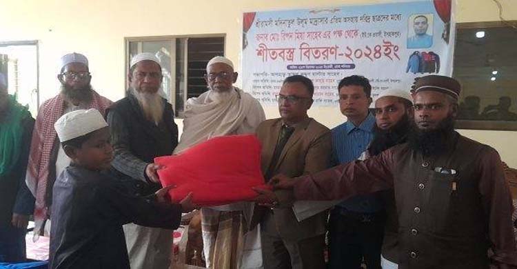 যুক্তরাজ্য প্রবাসীর উদ্যোগে মাদ্রাসা শিক্ষার্থীদের মধ্যে শীতবস্ত্র বিতরণ