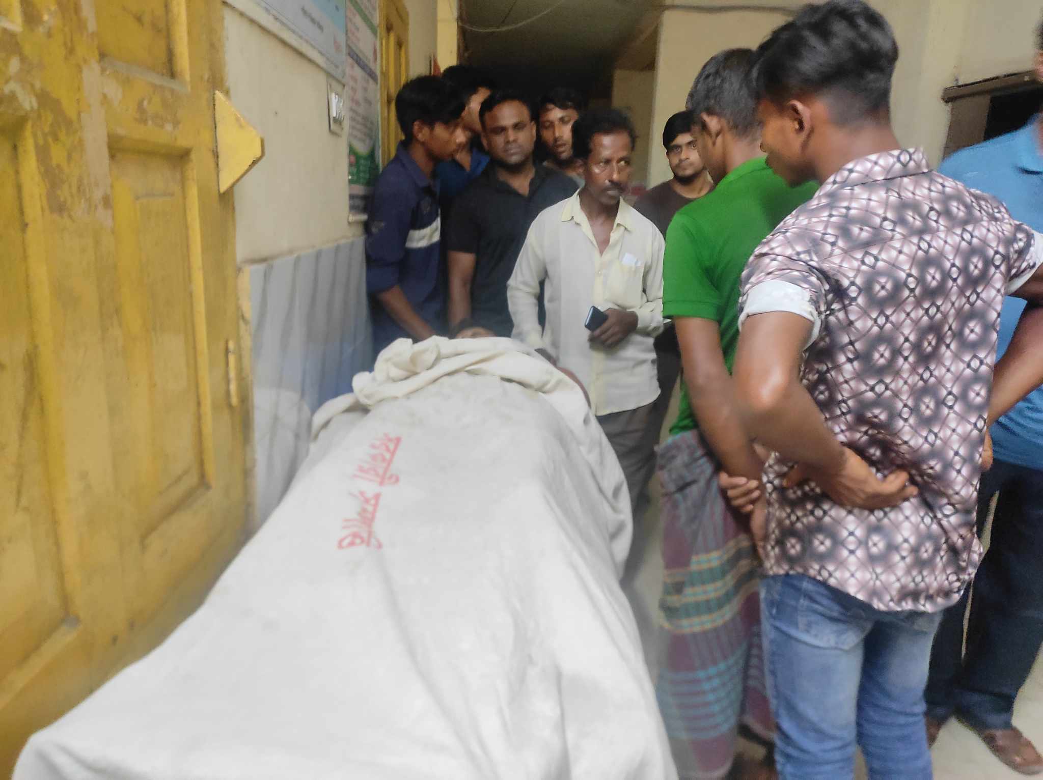 মাধবপুরে সালিশ বৈঠকে প্রতিপক্ষের ছুরিকাঘাতে প্রবাসী খু ন