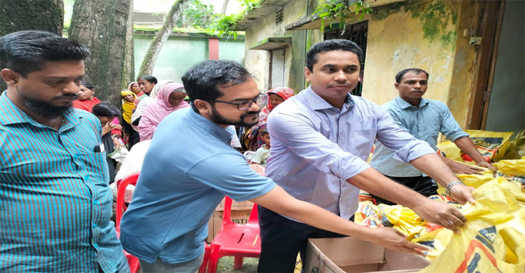 আজমিরীগঞ্জ পৌরসভায় স্বল্পমূল্যে টিসিবির পন্য বিতরণ 