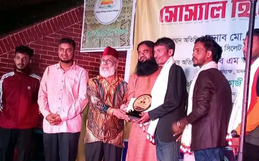 সোশ্যাল হিরো অ্যাওয়ার্ড পেলেন দোয়ারাবাজারের দেলোয়ার 